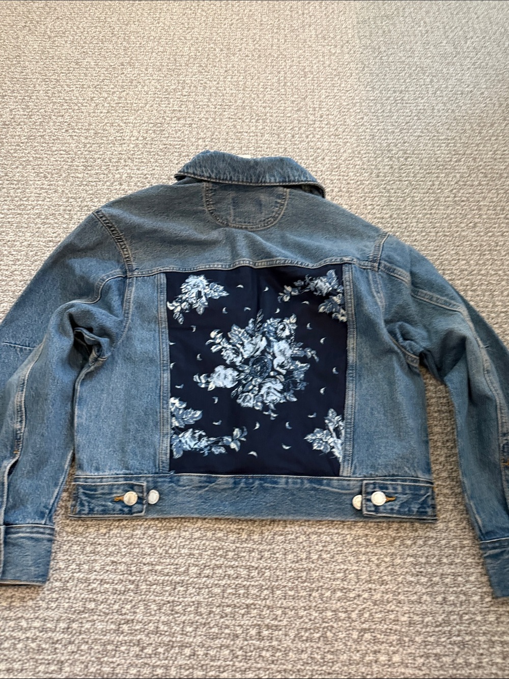 New Universal Thread Floral Patch denim jeans jacket XS S